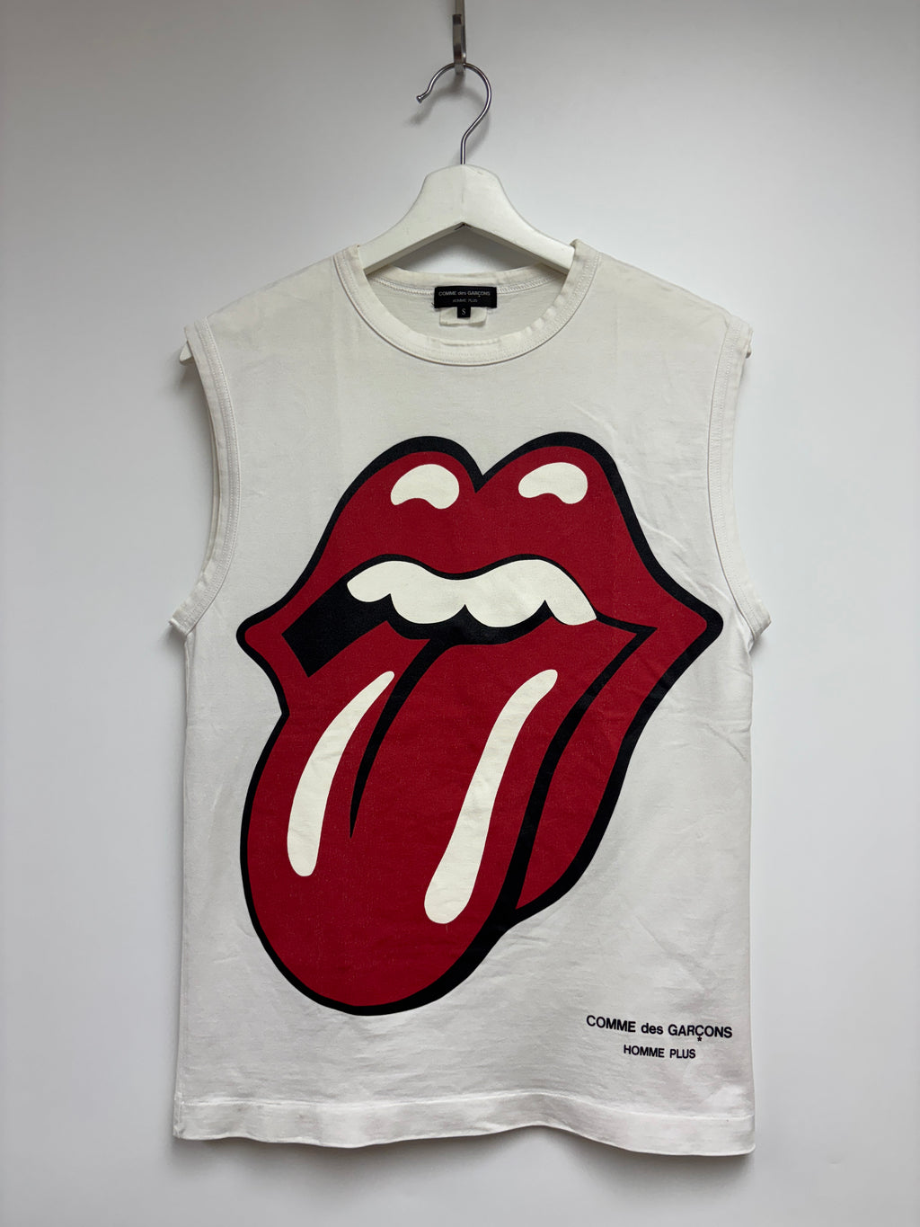 COMME des GARÇONS HOMME PLUS 'RIP & TONGUE' THE ROLLING STONES TANK TOP