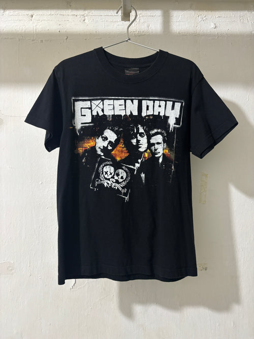 BLACK T-SHIRT WITH GREEN DAY PRINT