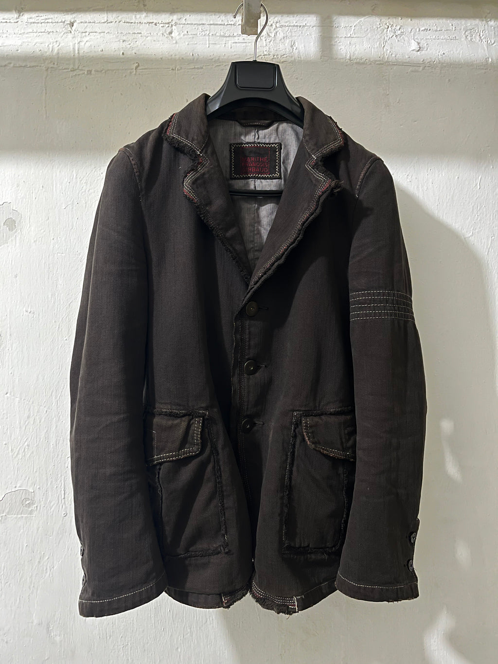 BROWN MARITHÉ+FRANҪOIS GIRBAUD BLAZER WITH DISTRESSED DETAILS