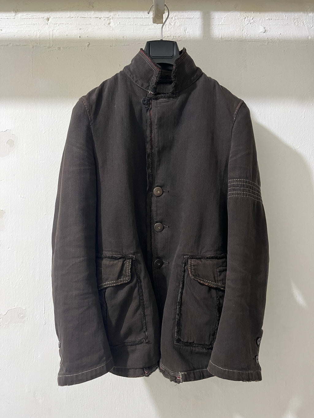 BROWN MARITHÉ+FRANҪOIS GIRBAUD BLAZER WITH DISTRESSED DETAILS