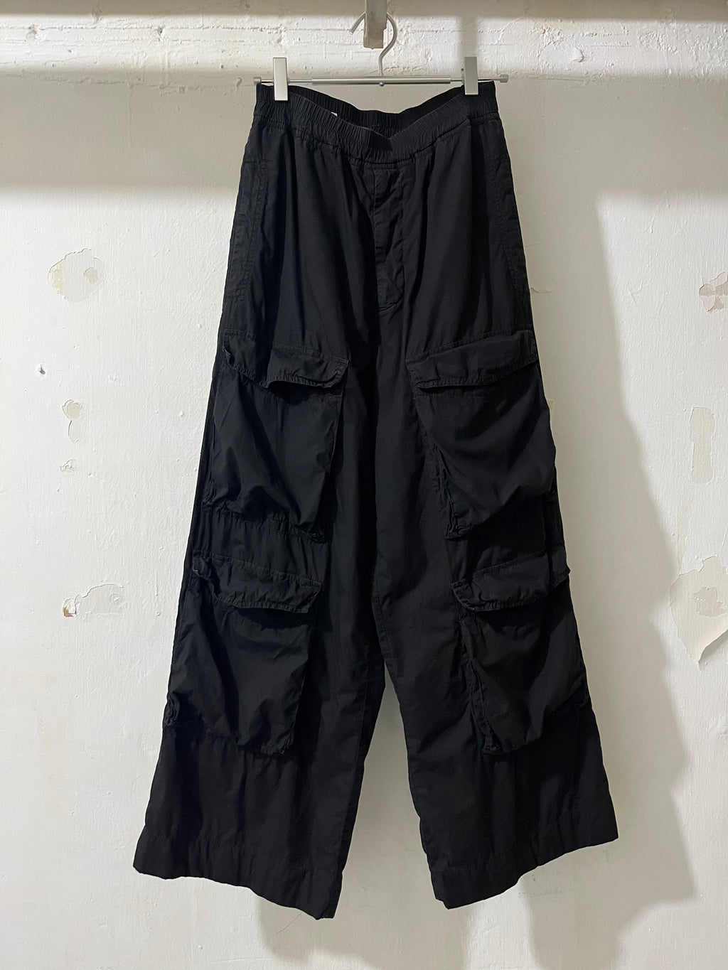 BLACK CARGO PANTS WITH FOUR POCKETS