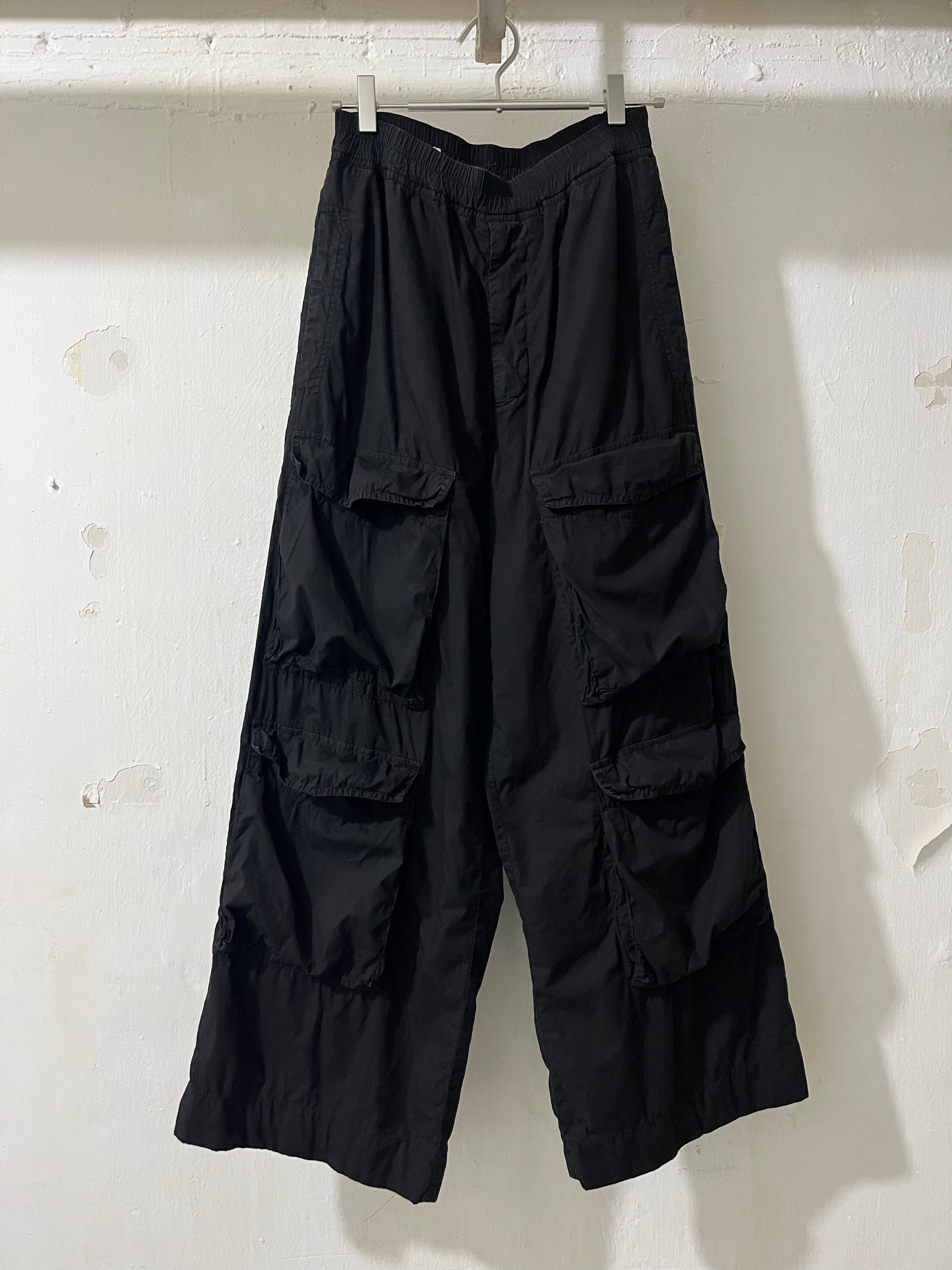 BLACK CARGO PANTS WITH FOUR POCKETS