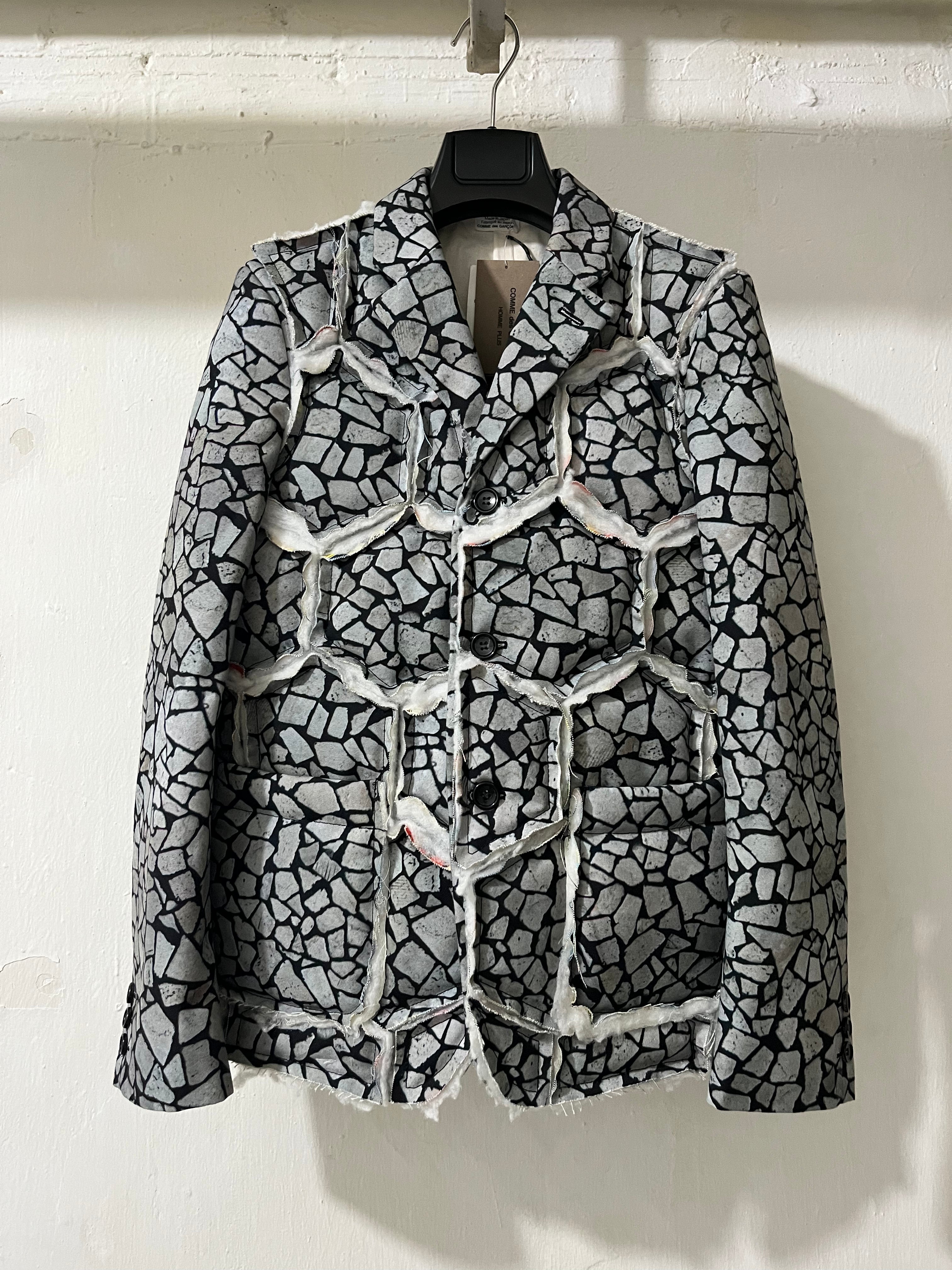 GREY MOSAIC PATTERNED BLAZER WITH RAW DETAILS