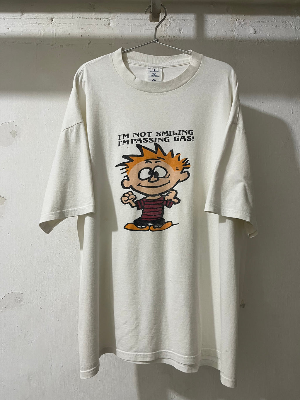 VINTAGE 2000S CALVIN AND HOBBES 'PASSING GAS' T-SHIRT