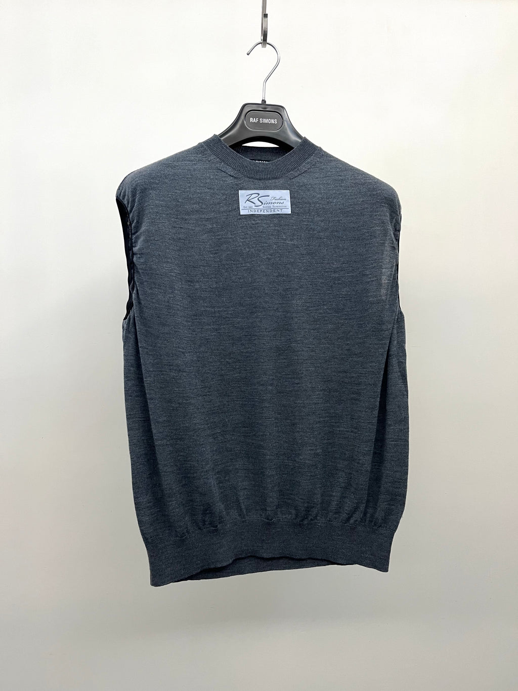 RAF SIMONS WOMEN'S SLEEVELESS FINE KNIT SWEATER